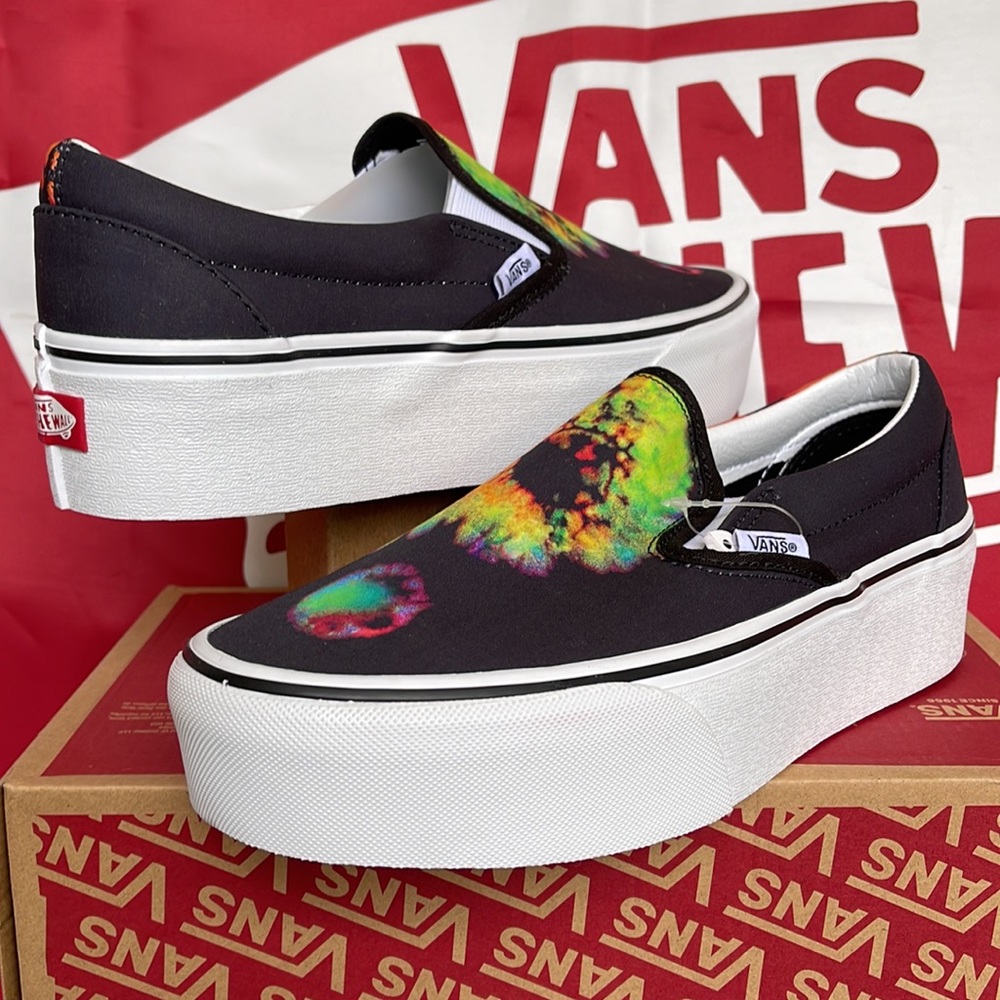 Vans Classic Slip-0n
Paradoxical Black/Multi
VNOA7Q5RBML
WMNS Platforms - Picture 9 of 16